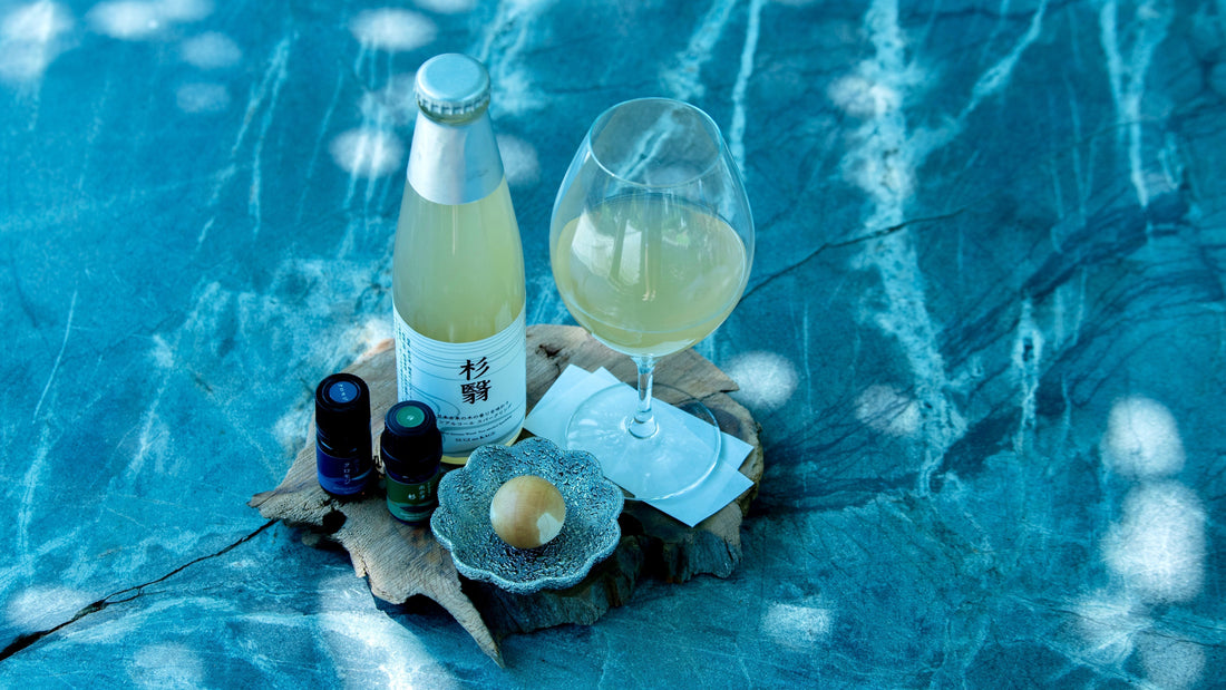 香｜香りを聞き、森を飲む。